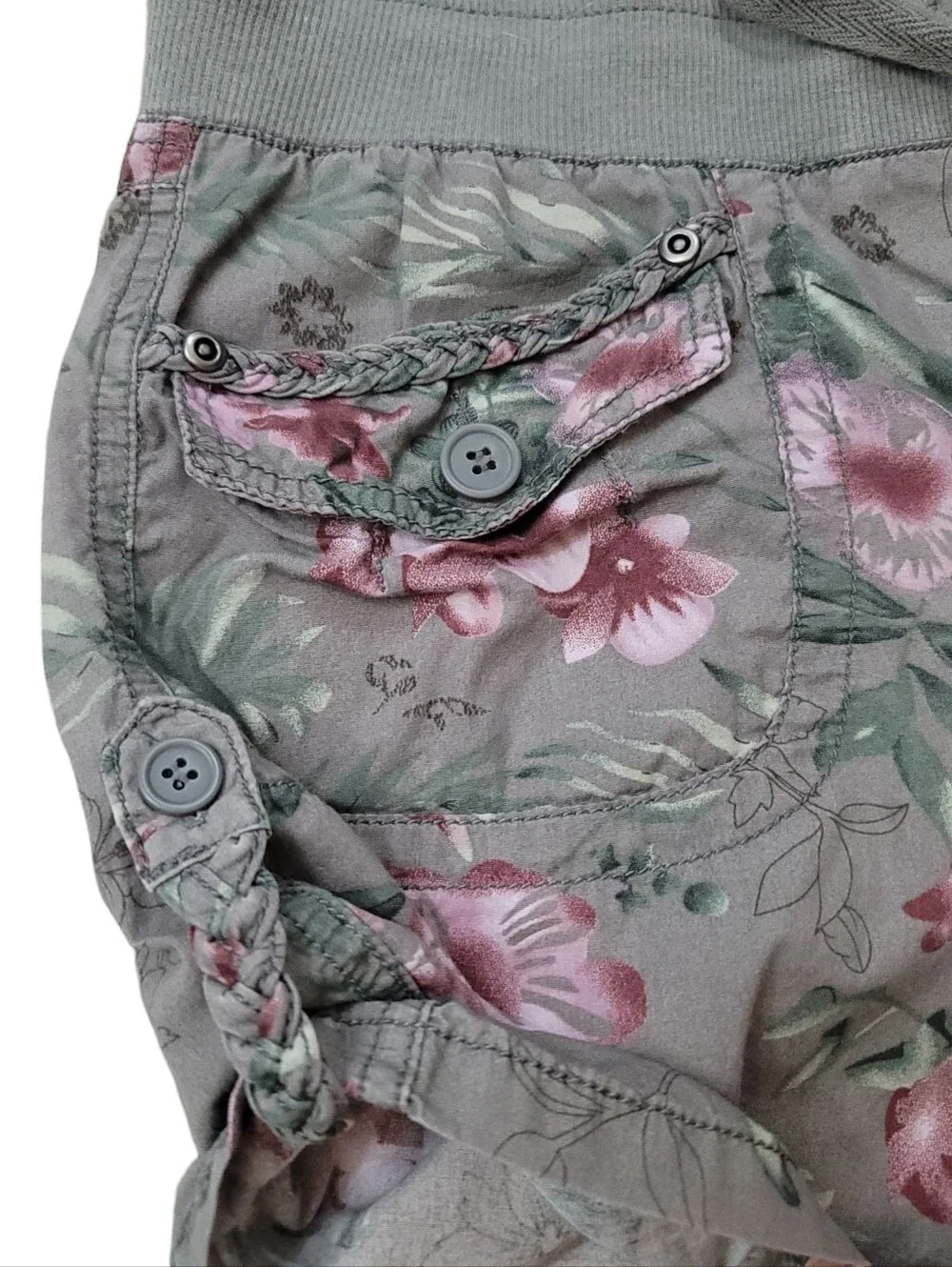 Vintage Y2K Mossimo Floral Chino Cotton Roll Tab Utility Cargo Shorts Size 9/30